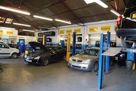 Our Glasgow 4x4 diagnositc and service centre. Maintenance and safety checks are provided with each diagnostic test.